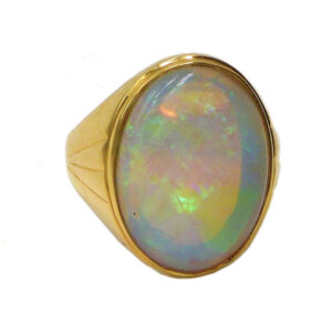Goldring mit großem Opal